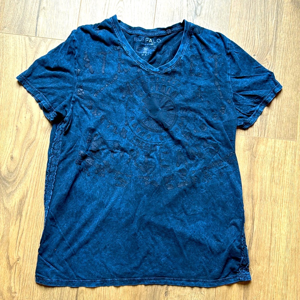 BUFFALO DAVID BITTON T-shirt. Size Medium